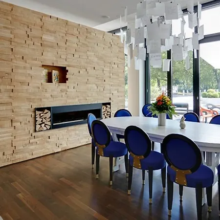 Grimm's Potsdamer Platz Hotel 3*